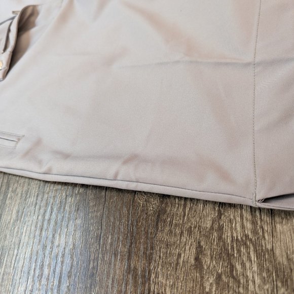 MAGGIE LANE * BWNT* - Bermuda Golf Short - Grey - Size 2 - Picture 6 of 6